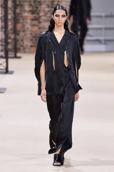 Look 25
